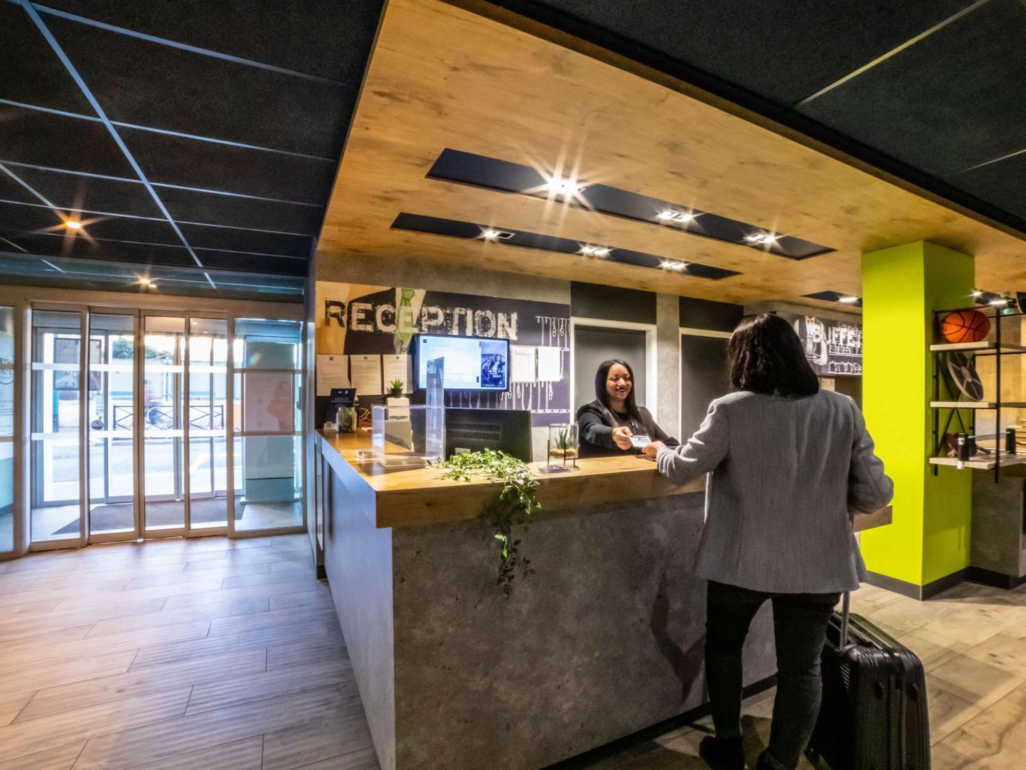 ibis budget Paris Clichy Mairie Exterior foto