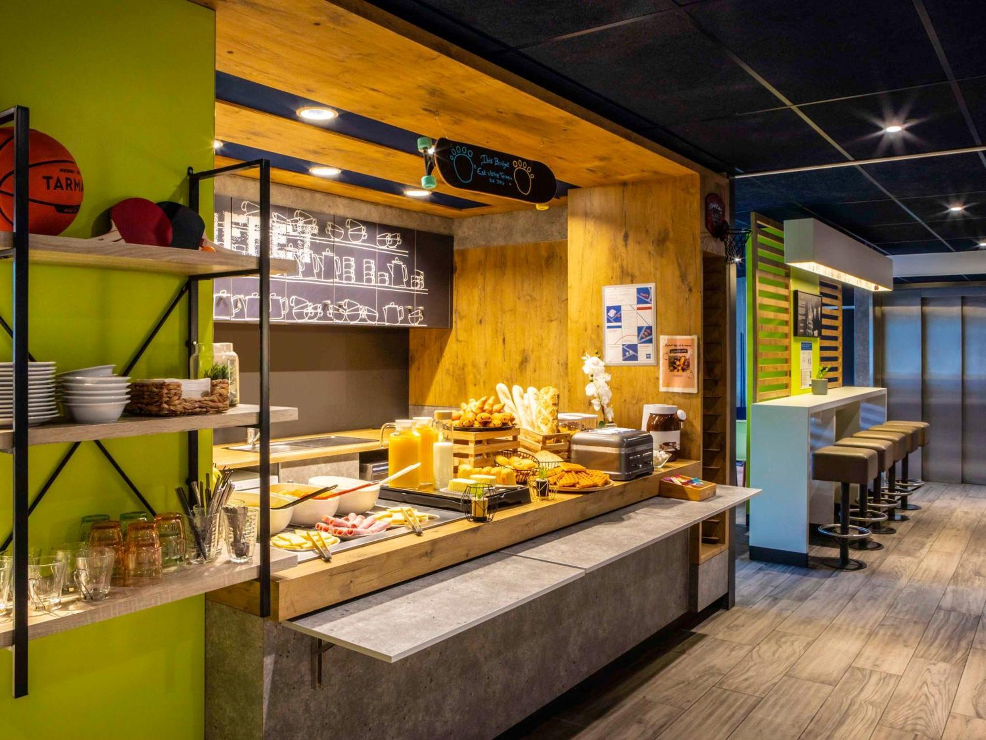 ibis budget Paris Clichy Mairie Exterior foto