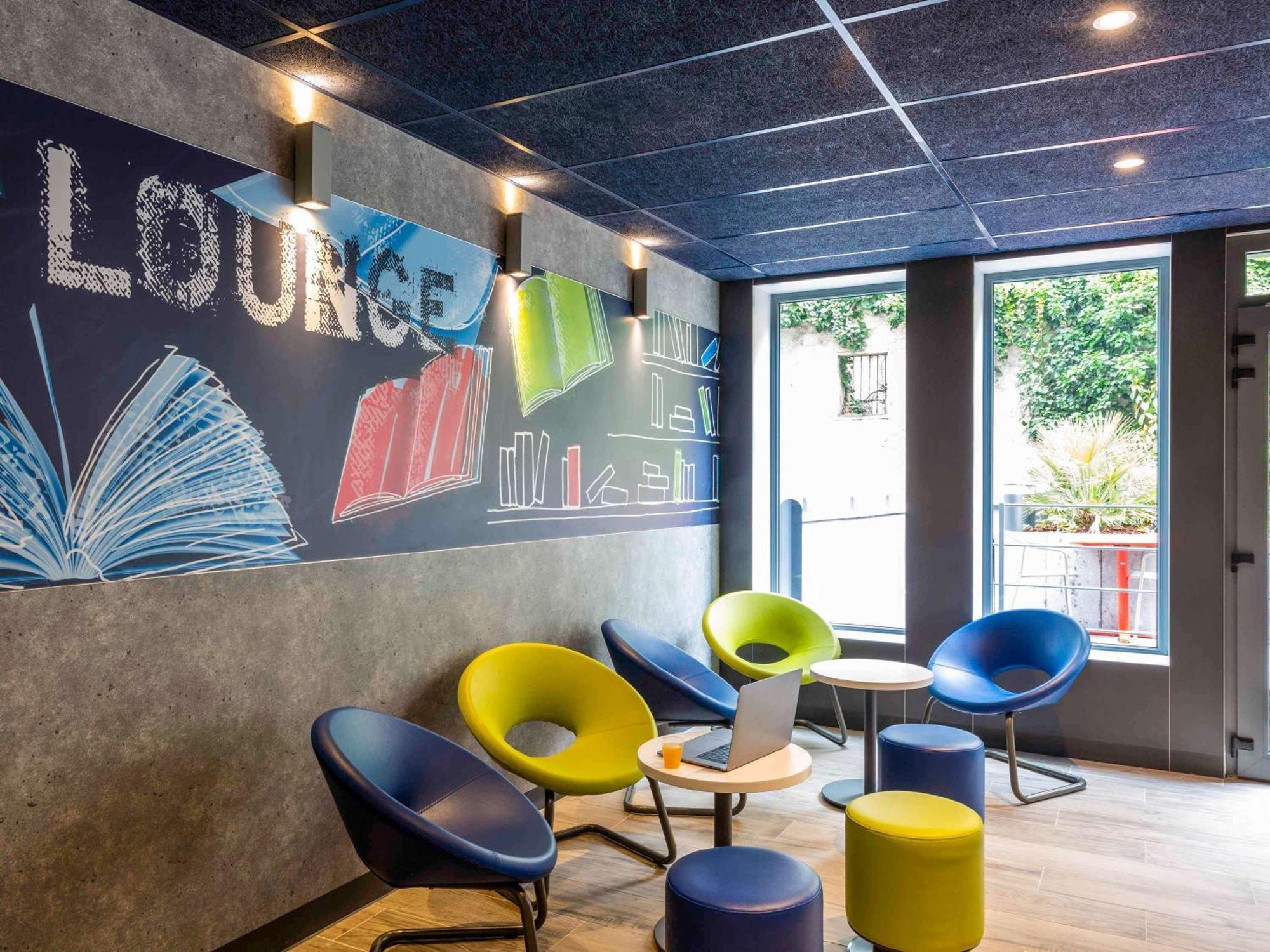 ibis budget Paris Clichy Mairie Exterior foto