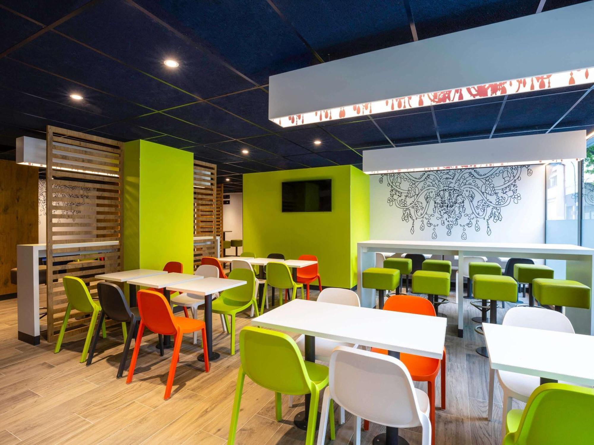 ibis budget Paris Clichy Mairie Exterior foto