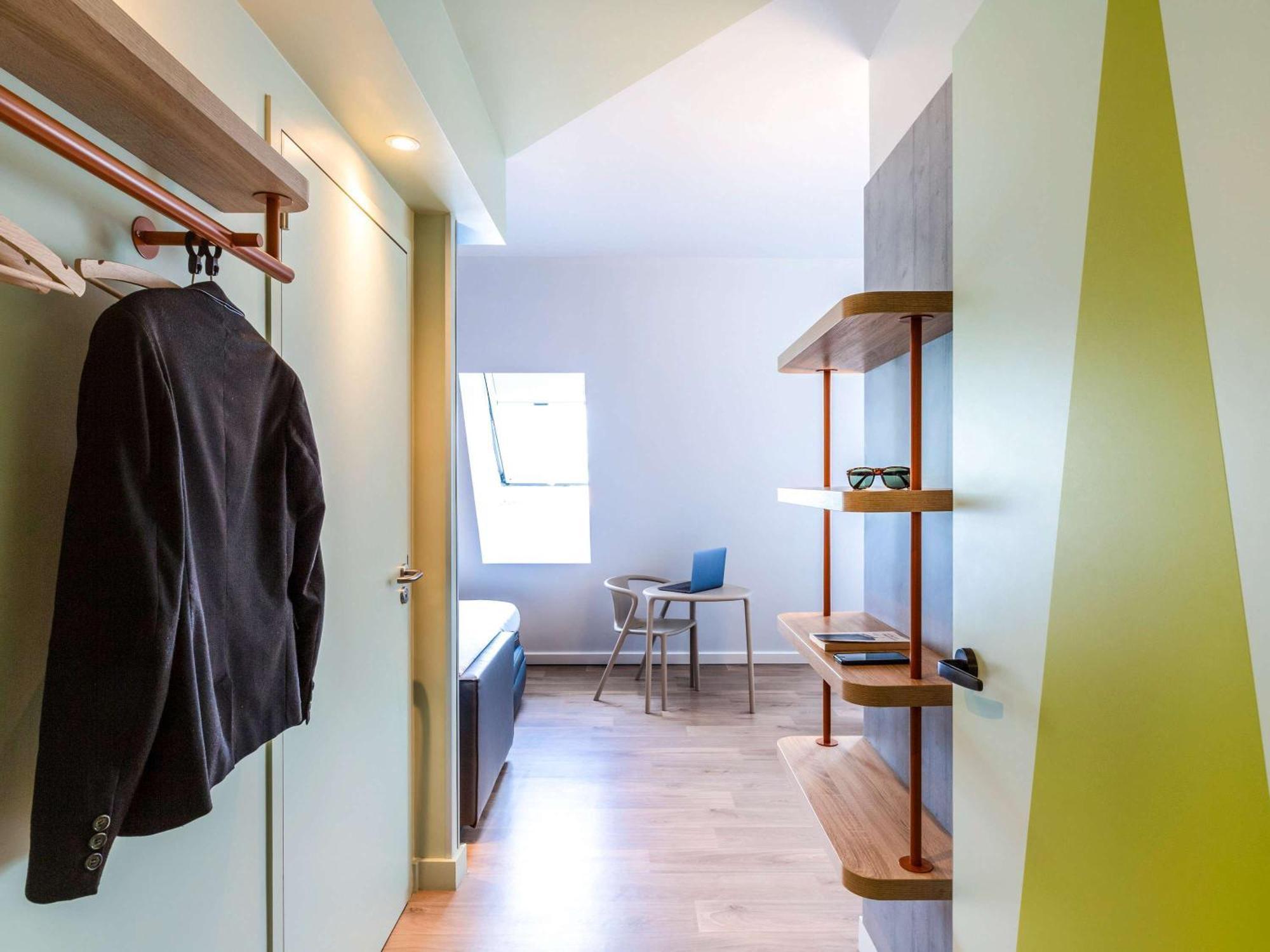 ibis budget Paris Clichy Mairie Exterior foto