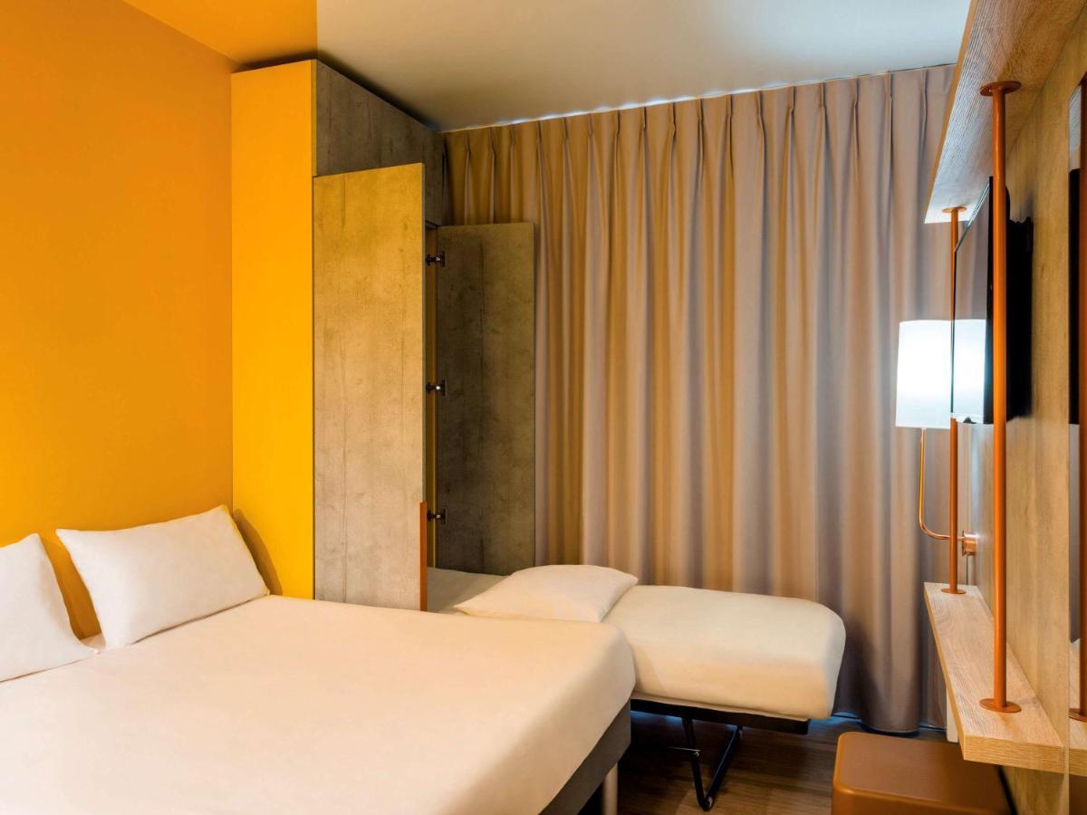 ibis budget Paris Clichy Mairie Exterior foto